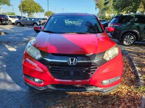 Used 2018 Honda HR-V EX image 2