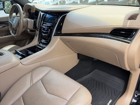 Used 2019 Cadillac Escalade Platinum AWD/4WD image 34