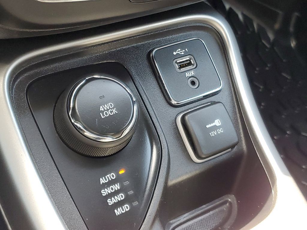 Used 2019 Jeep Compass Latitude AWD/4WD image 23