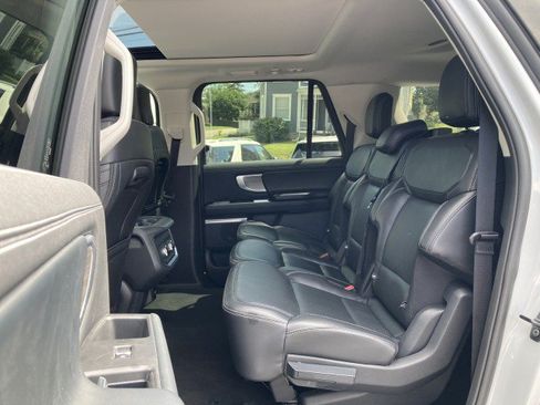 Certified 2025 Ford Expedition Max Platinum AWD/4WD image 16