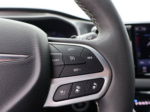 Used 2025 Chrysler Pacifica Select FWD image 27