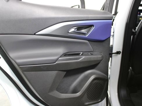 Used 2025 Chevrolet Equinox EV LT w/ Convenience Package image 23