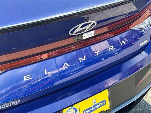 New 2025 Hyundai Elantra SEL image 18