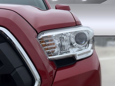 Used 2022 Toyota Tacoma SR5 w/ Technology Package RWD image 10