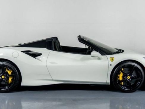 Used 2022 Ferrari F8 Tributo image 7