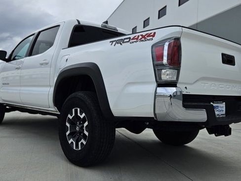 Used 2023 Toyota Tacoma TRD Off-Road image 3