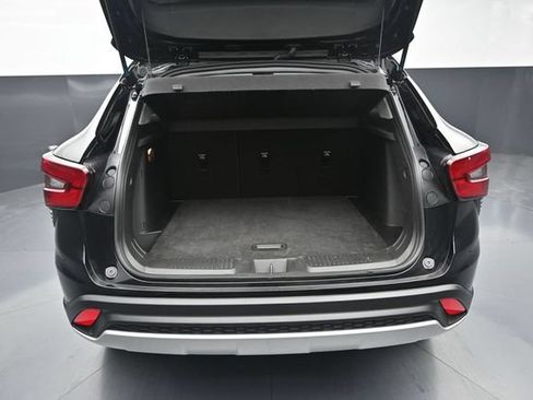 Used 2025 Chevrolet Trax LT w/ LT Convenience Package FWD image 9