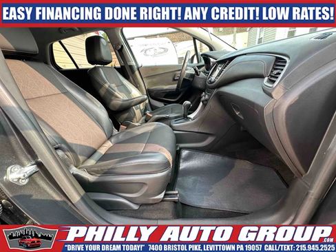 Used 2018 Chevrolet Trax LT w/ LT Convenience Package image 13