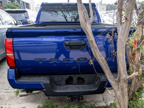 Used 2025 Toyota Tacoma TRD Sport image 9