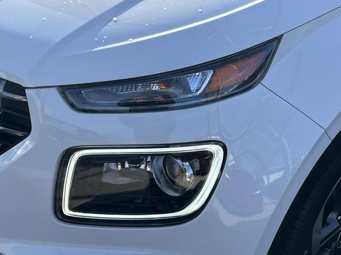 Used 2024 Hyundai Venue Limited image 13