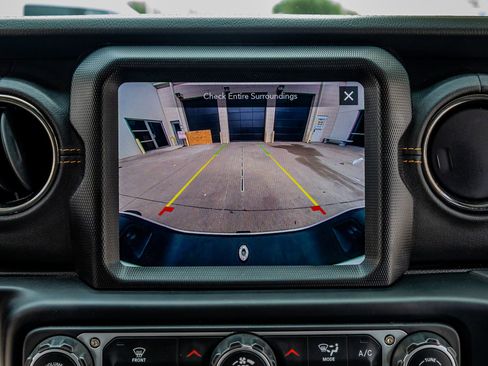 Used 2023 Jeep Gladiator Overland AWD/4WD image 23