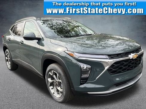 New 2025 Chevrolet Trax LT w/ Driver Confidence Package image 1