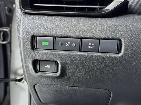 Used 2024 Nissan Sentra SV FWD image 16