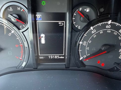 Used 2024 Toyota 4Runner SR5 Premium w/ Moonroof Package RWD image 7