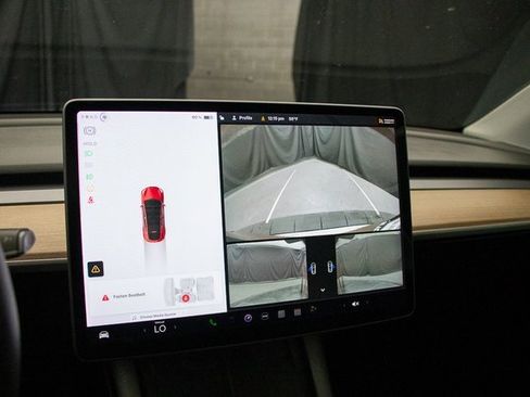 Used 2021 Tesla Model Y Long Range image 32