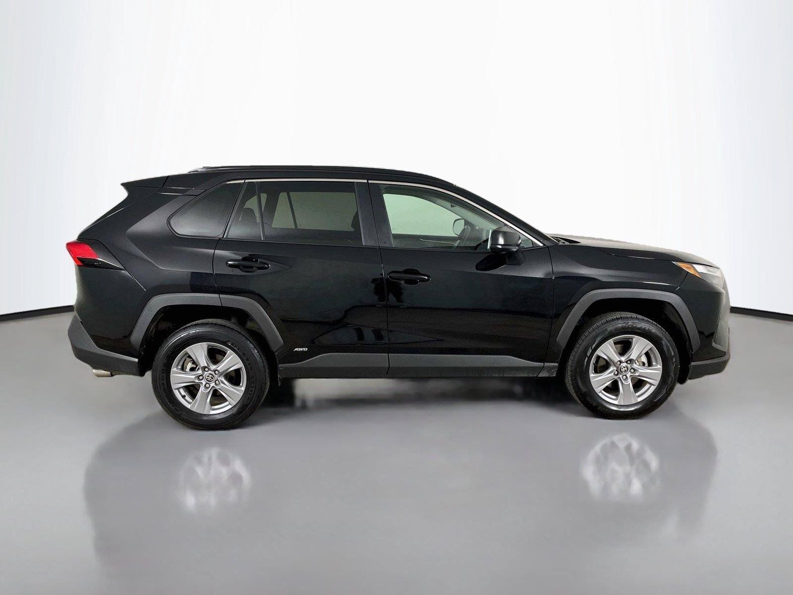 Used 2025 Toyota RAV4 LE AWD/4WD image 16