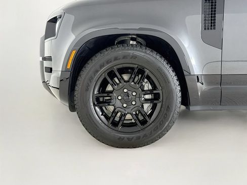 Used 2026 Land Rover Defender 110 X-Dynamic SE AWD/4WD image 27