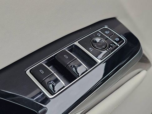 New 2026 Cadillac Escalade Platinum Luxury w/ LPO, Radiant Package AWD/4WD image 25