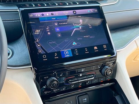 Certified 2025 Jeep Grand Cherokee L Limited w/ Trailer Tow Package image 16