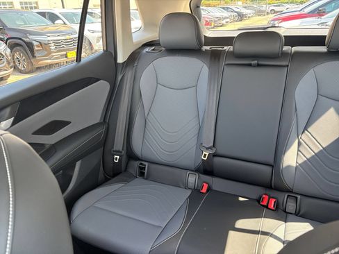 Used 2026 Volkswagen Tiguan SE AWD/4WD image 53