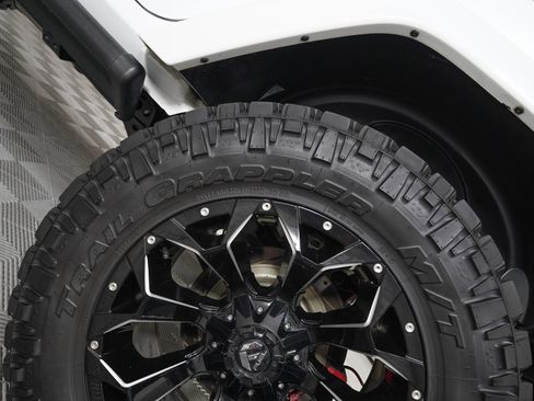Used 2015 Jeep Wrangler Unlimited Rubicon image 23