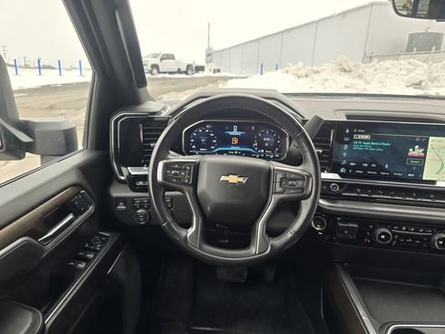 Used 2025 Chevrolet Silverado 2500 High Country w/ High Country Premium Package image 2