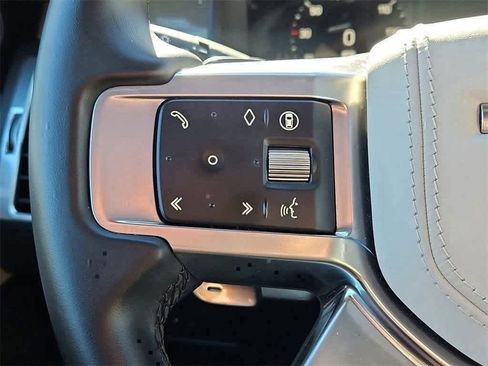 Used 2024 Land Rover Discovery Metropolitan Edition image 30