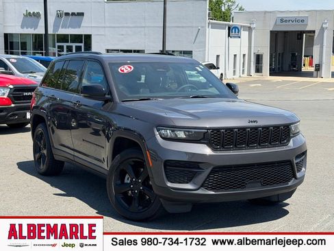 Used 2023 Jeep Grand Cherokee Altitude AWD/4WD image 1