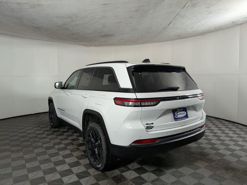 New 2026 Jeep Grand Cherokee Altitude AWD/4WD image 4