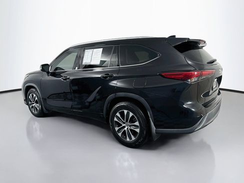 Used 2021 Toyota Highlander XLE FWD image 5