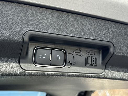 Used 2024 Ford Explorer XLT w/ Equipment Group 202A image 32