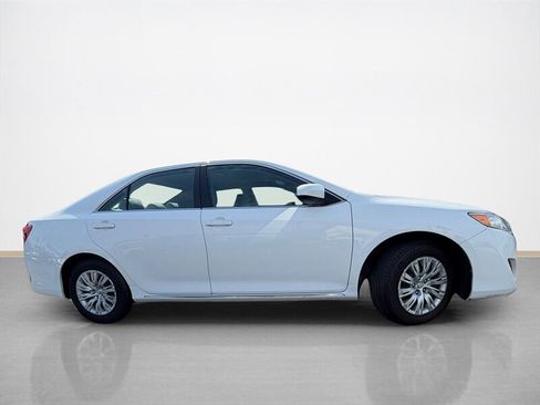 Used 2013 Toyota Camry LE FWD image 2