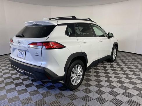 Used 2023 Toyota Corolla Cross LE w/ Moonroof Package image 9