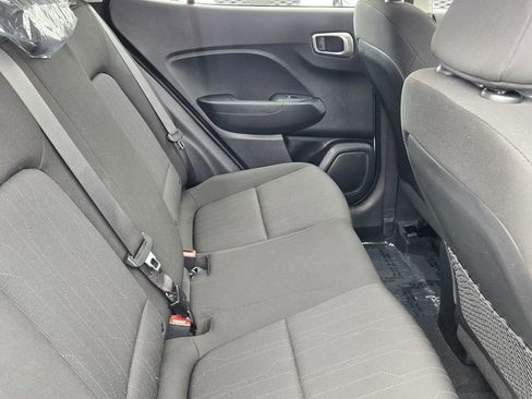 Certified 2025 Hyundai Venue SE image 15