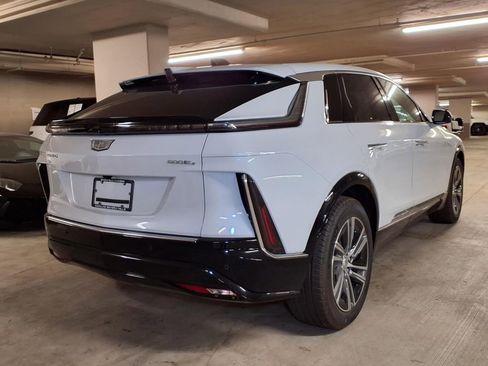 New 2026 Cadillac Lyriq Premium Luxury AWD/4WD image 8