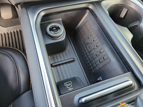 Used 2025 Ford Expedition Tremor AWD/4WD image 19