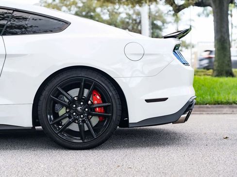 Used 2020 Ford Mustang Shelby GT500 w/ Technology Package RWD image 9