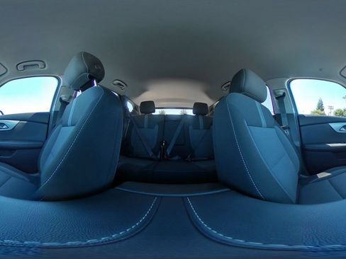 Used 2025 Chevrolet Blazer LT FWD image 39