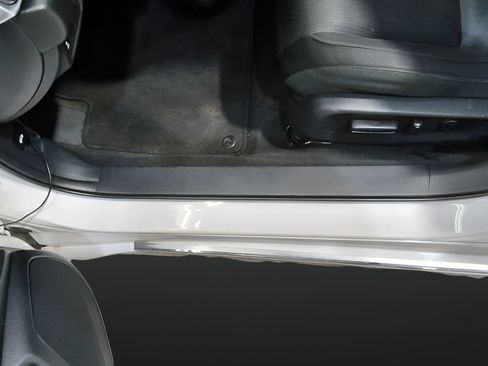 Used 2019 Honda Accord EX image 9