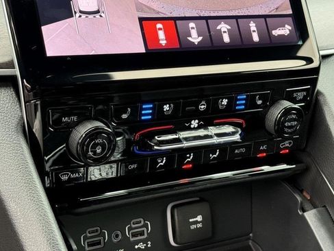 New 2025 Jeep Grand Cherokee L Limited w/ Luxury Tech Group II image 24