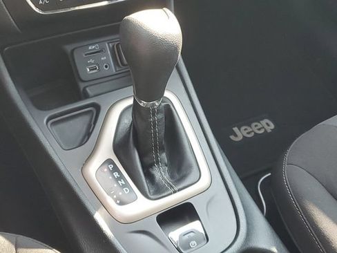 Used 2016 Jeep Cherokee Latitude w/ Safety/Convenience Group FWD image 27