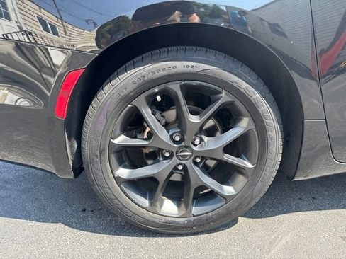 Used 2021 Chrysler Pacifica Touring w/ S Appearance Package FWD image 18