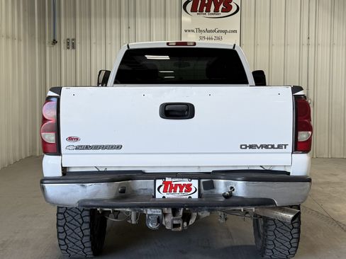 Used 2004 Chevrolet Silverado 2500 LS w/ Heavy-Duty Power Package AWD/4WD image 4
