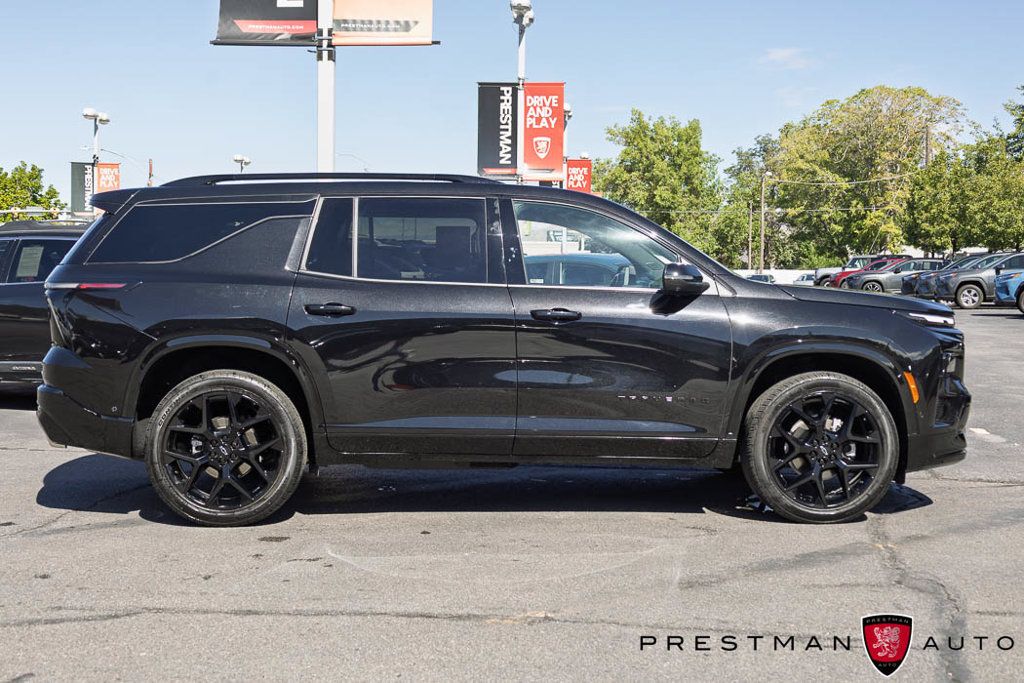 Used 2025 Chevrolet Traverse RS FWD image 21