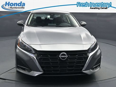 Used 2025 Nissan Altima 2.5 SV FWD image 3