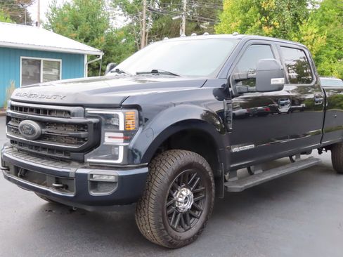 Used 2022 Ford F250 Lariat w/ Black Appearance Package image 10