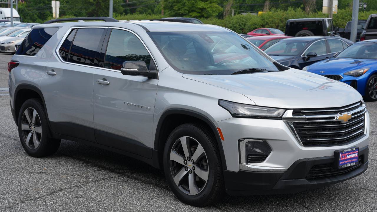Used 2022 Chevrolet Traverse LT w/ LT Premium Package AWD/4WD image 3