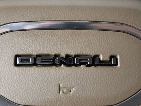Used 2022 GMC Yukon XL Denali image 36