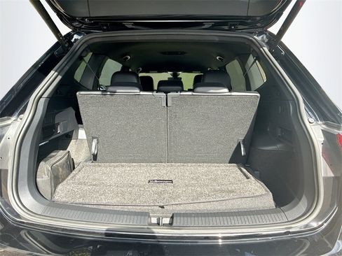 Used 2022 Volkswagen Tiguan SE R-Line image 28