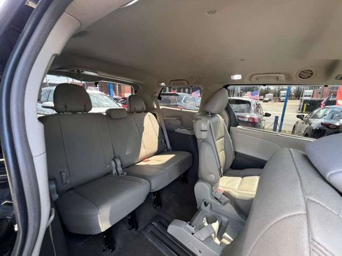 Used 2017 Toyota Sienna XLE w/ XLE Navigation Package image 21